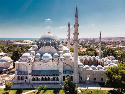 La Coupole de la Mosquée Süleymaniye: Un Trésor d'Architecture Seljoukide!