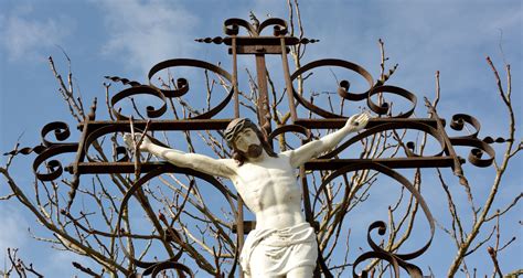 Le Crucifixion de Heribert: Symbole Intrigant d'une Foi en Transition!