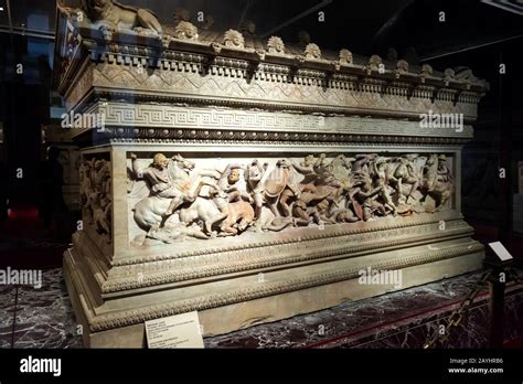 Le Sarcophage d'Alexandre: Un voyage tumultueux à travers l'Antiquité romaine et la mythologie grecque!