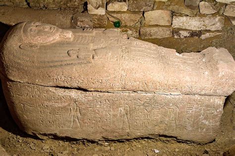  Le Sarcophage de l'Empereur Lucius Valerius Diocletianus: Un Monument à la Mort et à la Vie Éternelle!